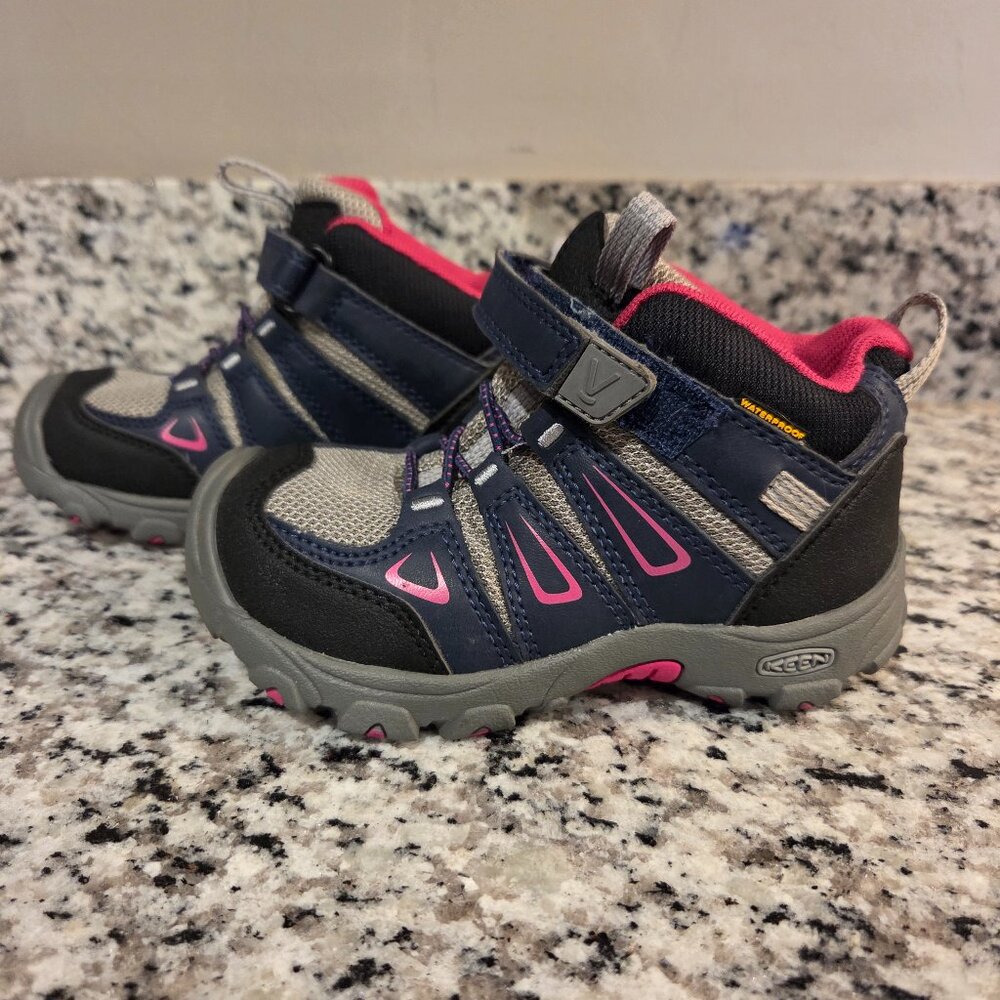 Keen Oakridge hiking boots